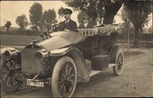 Foto Ak Mann mit Chauffeur in einem Automobil 1912