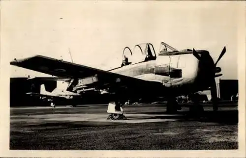 Foto Ak Französisches Militärflugzeug North American T-28, 1961