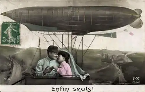 Ak Mann und Frau in einem Luftschiff, Fotomontage