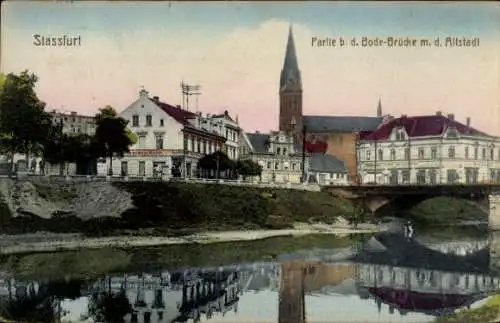 Ak Staßfurt im Salzlandkreis, Altstadt, Bode, Bodebrücke, Kirche