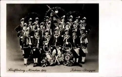 Ak Schäfflertanz München 1949, Fahnen-Gruppe