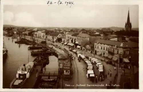 Ak Świnoujście Swinemünde Pommern, Hafen, Dampfschiff, Trinkhalle, Marktstände