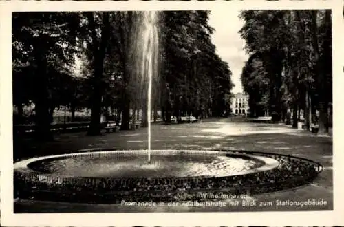 Ak Wilhelmshaven an der Nordsee, Stationsgebäude, Adalbertstraße, Wasserfontäne