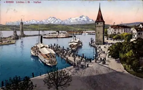 Ak Lindau am Bodensee Schwaben, Teilansicht, Hafen, Schiffe, Anleger, Alter Leuchtturm