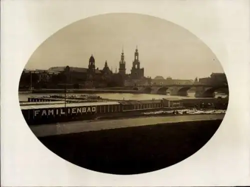 Foto Dresden, Familienbad an der Elbe, Blick zur Altstadt