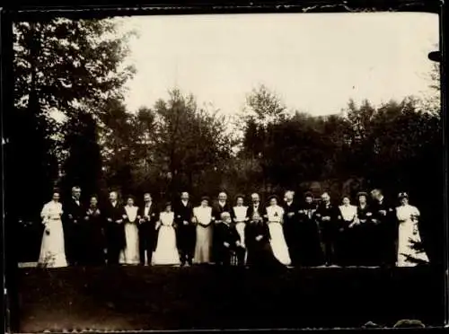 Foto Gruppenaufnahme von Männer und Frauen