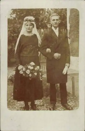 Foto Ak Portrait von einem Paar, Braut, Hochzeit