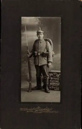 Kabinett Foto Ingolstadt, Deutscher Soldat in Uniform, Pickelhaube, Bajonett, Standportrait