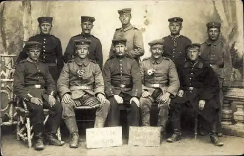 Foto Ak Deutsche Soldaten in Uniform, Gruppenbild, Truppenübungsplatz Münsingen, 1915