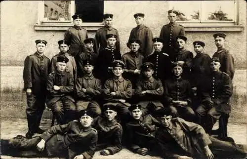 Foto Ak Deutsche Soldaten in Uniform, Gruppenbild