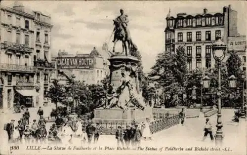 Ak Lille Nord, La Statue de Faidherbe et la Place Richebe