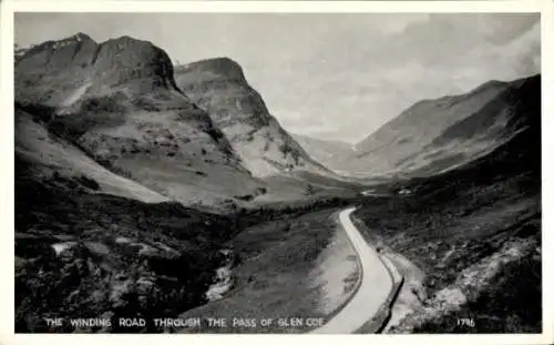 Ak Glencoe Glen Coe Schottland, Die kurvenreiche Straße durch den Pass