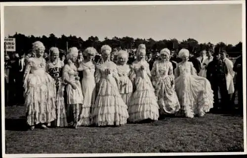 Foto Ak Nowawes Babelsberg Potsdam in Brandenburg, 1. Mai 1933, historische Kostüme