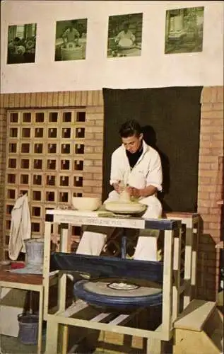 Ak Delft Südholland, Delfter Keramik-Fabrik, Töpfer bei der Arbeit, Töpferscheibe