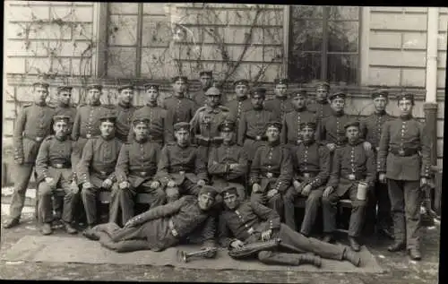 Foto Ak Deutsche Soldaten in Uniformen, Gruppenbild, Kaiserzeit, Trompete