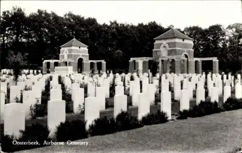 Ak Arnhem Oosterbeek Renkum Gelderland, Militärfriedhof für Luftlandetruppen