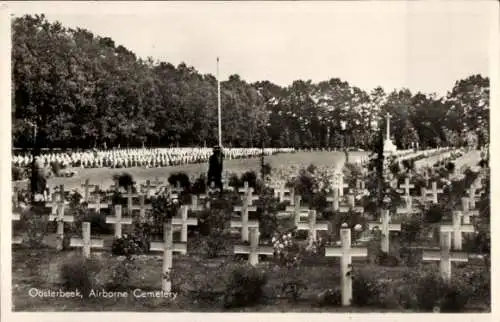 Ak Arnhem Oosterbeek Renkum Gelderland, Militärfriedhof für Luftlandetruppen