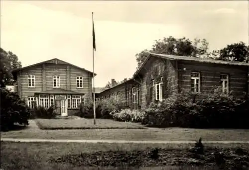 Ak Bad Sülze in Mecklenburg, Rheuma- und Kinderheilstätte, Flagge