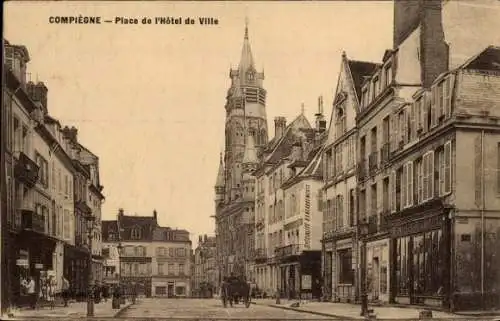 Ak Compiègne Oise, Place de l'Hotel de Ville