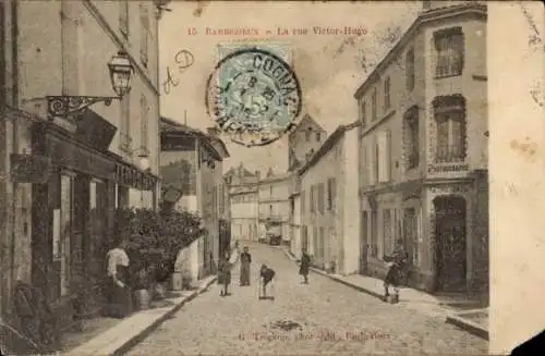 Ak Barbezieux Saint Hilaire Charente, La Rue Victor-Hugo