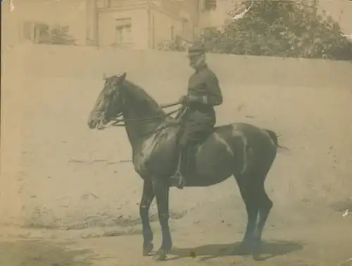 Foto Angers Maine et Loire, Französischer Soldat auf einem Pferd, 1909