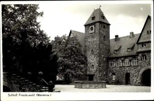 Ak Friedewald Westerwald, Schloss, Brunnen
