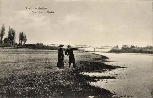 Ak Germersheim, Abend am Rhein, Elegante Personen