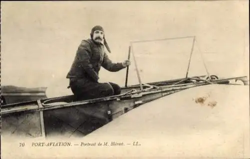 AK-Porträt des Piloten M. Blériot, der in einem Flugzeug sitzt