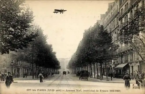 Ak Paris XVII, Avenue Niel, Straßenpartie, Flugzeug im Flug