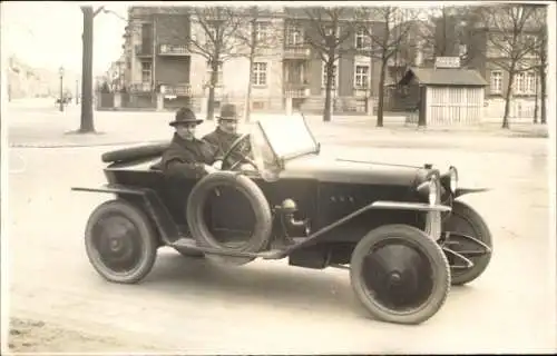 Foto Ak Zwei Männer in einem Automobil, Citroen
