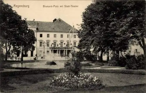 Ak Regensburg an der Donau Oberpfalz, Bismarck-Platz, Stadt-Theater