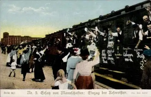 Ak Ersatz von Mannschaften, Einzug der Reservisten, Zug an die Front, 1. WK