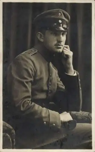 Foto Ak Deutscher Soldat in Uniform, Portrait