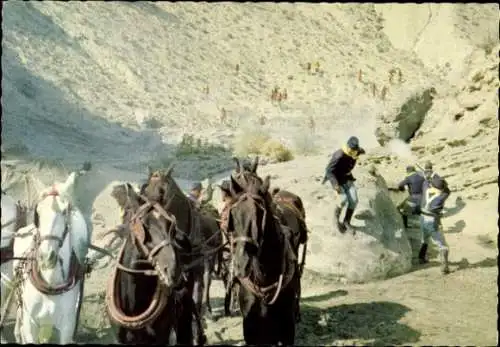 Ak Filmszene Der letzte Mohikaner, Überqueren einer Furt, Überfall auf Geldtransport