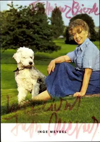 Ak Schauspielerin Inge Meysel, Portrait mit Hund, Autogramm