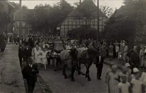 Foto Ak Gifhorn in Niedersachsen, Festumzug, Glockenweihe