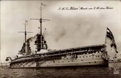 Ak Deutsches Kriegsschiff, SMS Kaiser, Schlachtkreuzer, Besatzung, Parade vor Kaiser Wilhelm II.