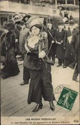 Ak Elegante Frau im Hosenrock mit Hut und Pelzstola