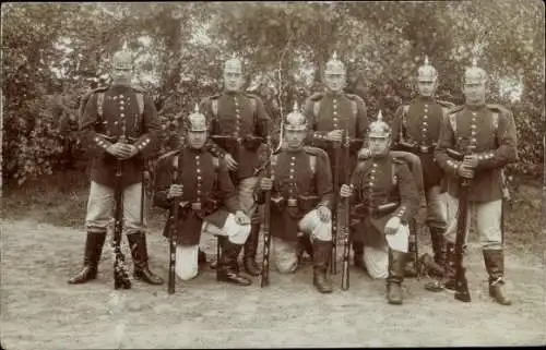 Foto Ak Döbeln in Sachsen, Deutsche Soldaten in Uniformen, Pickelhauben
