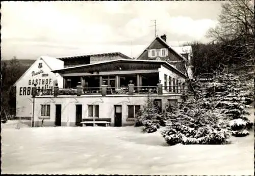 Ak Neuweilnau Weilrod im Taunus, Gasthof Erbismühle, Außenansicht, Winter