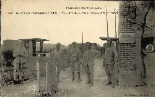 Ak Chiry Ourscamp Oise, Bahnhof, Soldaten, 1917