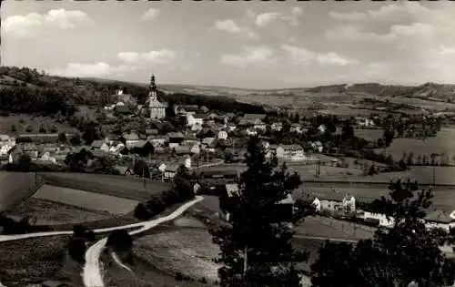 Ak Trebgast in Oberfranken Bayern, Totalansicht, Kirche