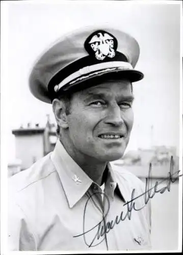 Ak Schauspieler Charlton Heston, Portrait, Autogramm, Uniform