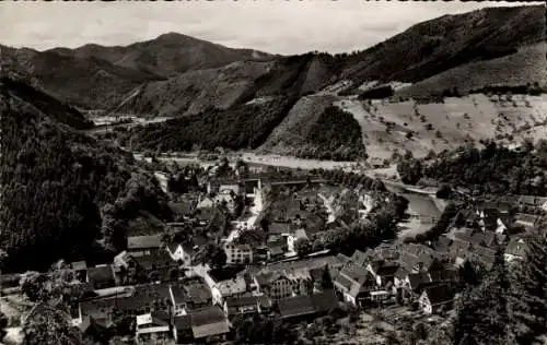 Ak Wolfach im Schwarzwald, Gesamtansicht, Blick vom Vorstadtberg