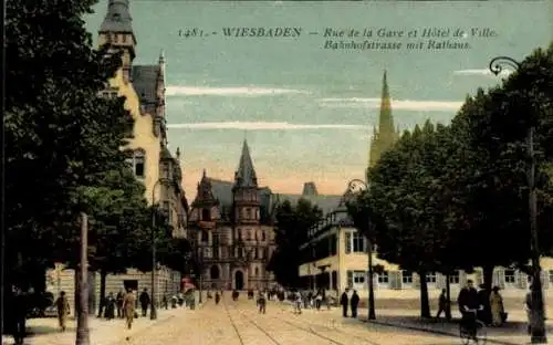 Ak Wiesbaden in Hessen, Bahnhofstraße, Rathaus, Kirchturm