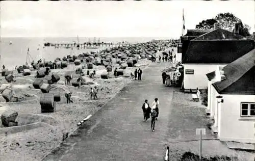 Ak Ostseebad Dahme in Holstein, Strandpromenade Nord, Strand, Badegäste, Strandkörbe