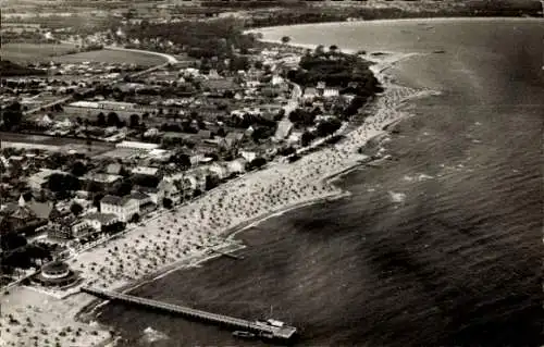 Ak Ostseebad Niendorf Timmendorfer Strand, Totalansicht, Luftaufnahme