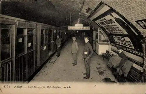 Ak U-Bahn Paris, une station du Metropolitain, Direction Etoile, Maison Henri Esoers