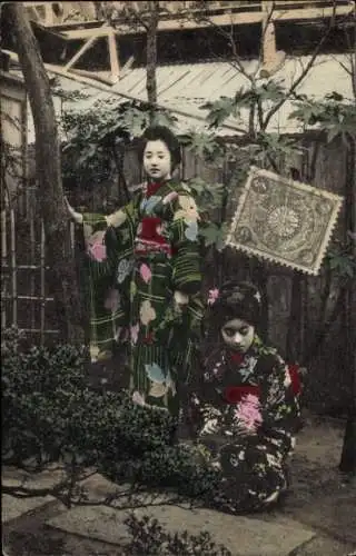 Ak Japan, Zwei Frauen in japanischer Tracht, Garten, Kimono, Bonsai
