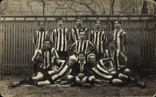 Foto Ak Dreieich in Hessen, Fußballmannschaft, Gruppenbild